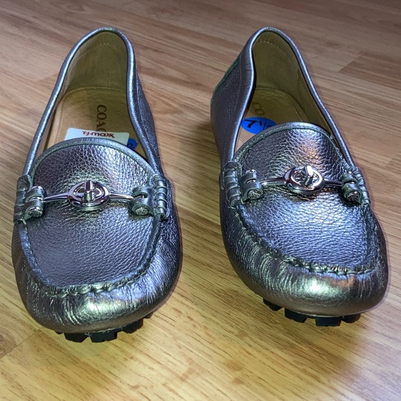 NWT Coach Arlene Silver Metallic Turnlock Leather Driving Shoes Flats Loafer 7.5 - Picture 4 of 9